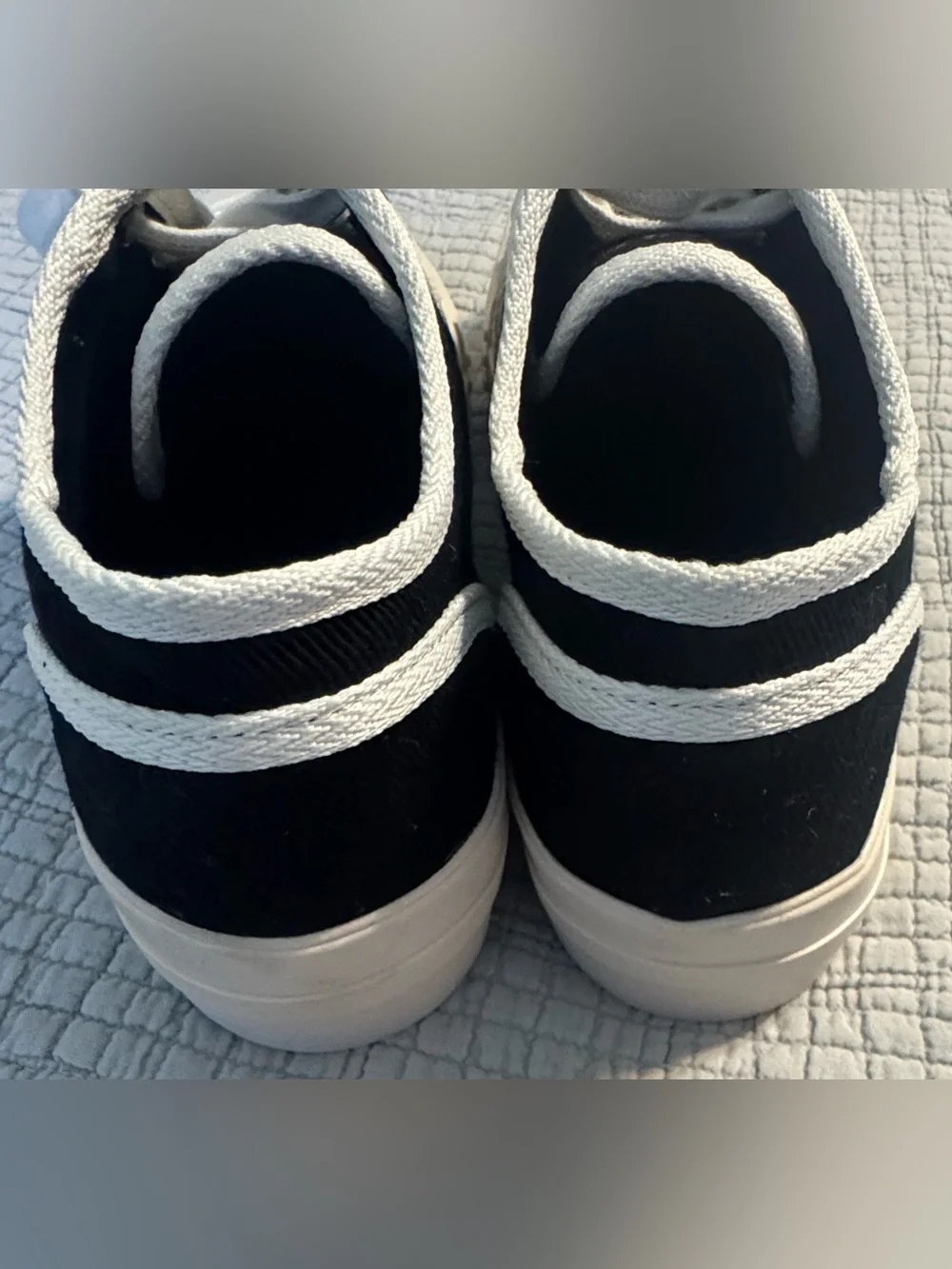 GUESS Women's Issah Branded Platform Lace-Up Sneakers NWOT